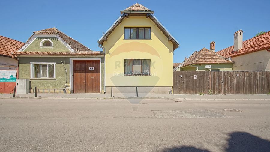 Casă cu 2 apartamente în Brasov, investiție sigură sau căminul ideal - 2
