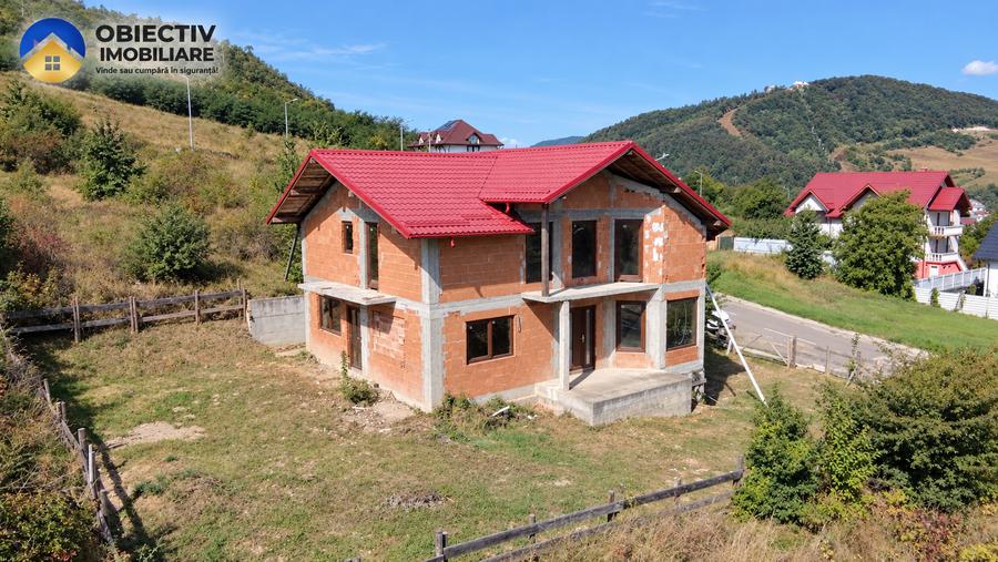 Vila la rosu si teren 500 mp de vânzare , Zona Fermelor