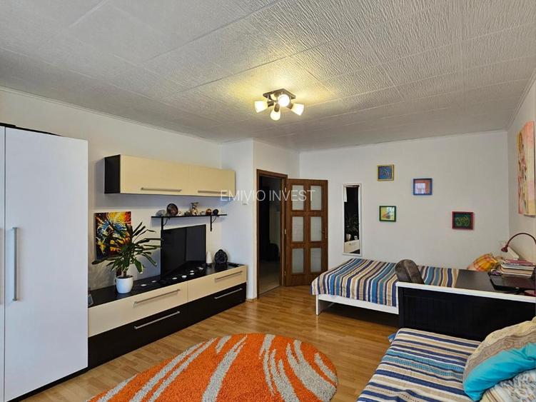 Crangasi - garsoniera de vanzare, decomandata, 40 mp. - 2