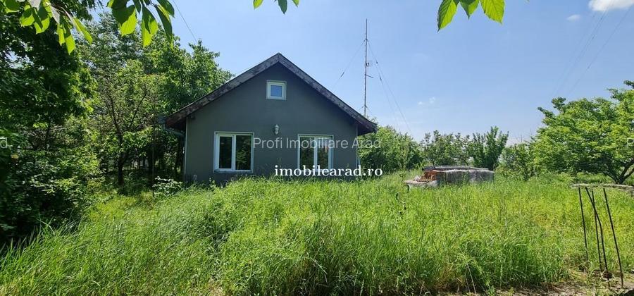 Teren intravilan 10.000mp cu utilitati, imprejmuit, Loc. Sanleani intre case, pr - 11