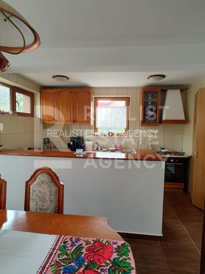 Vilă individuală 430 mp utili, teren 2.000 mp, panouri solare - 10