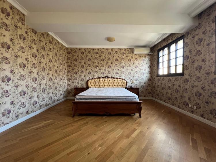 VILA DEOSEBITA / SPATII GENEROASE / CURTE PROPRIE - 19