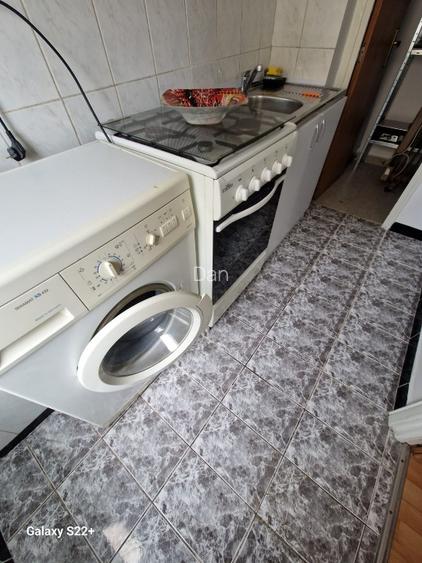 Garsoniera prospat refacuta, situata intre liniile de metrou 1 si 2  - 15