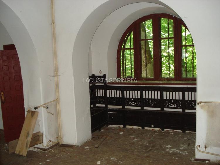 Conac istoric clasa B, 13 ha teren, valoare istorica - 17