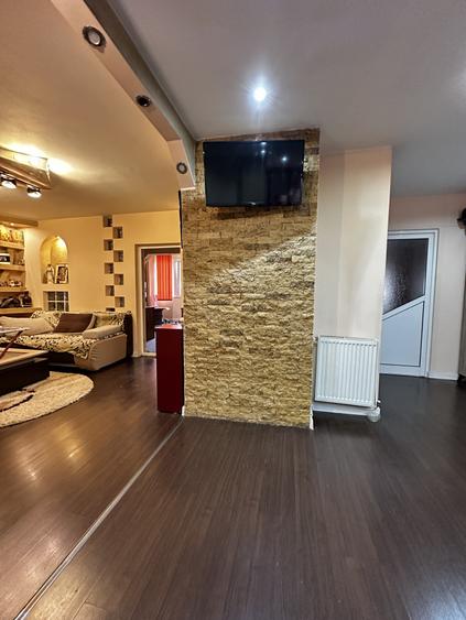 Apartament 3 camere Deco Sub-Stadion 2 Bai Balcon Etaj 2 Finisat Mobilat Utilat