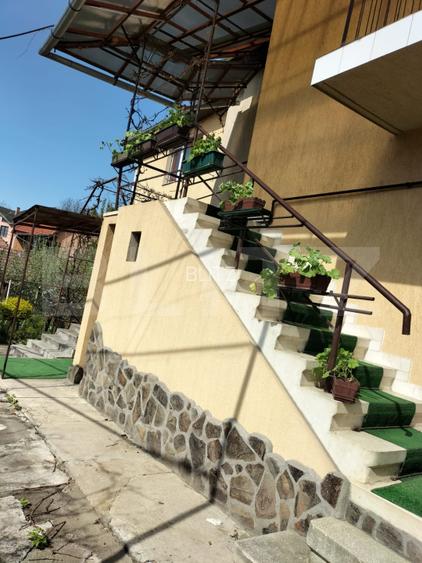 CASA IN CENTRU -REGHIN CU SPATIU COMERCIAL - 2
