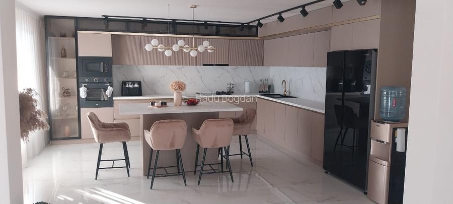 Casa premium cu suprafata mare de 290mp si curte spatioasa  - 12