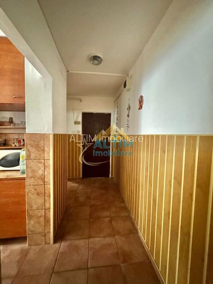 Apartament cu 3 camere, etaj intermediar, cartierul Astra - 3
