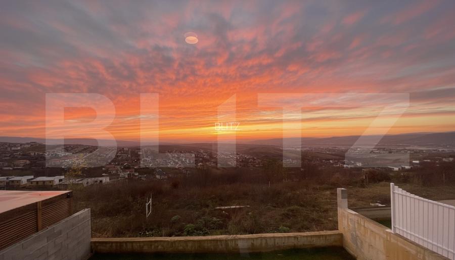 Casa pe calcan cu priveliste superba si compartimentare deosebita. - 16