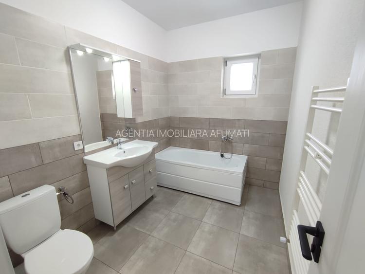 Casă modernă cu living spectaculos - 11