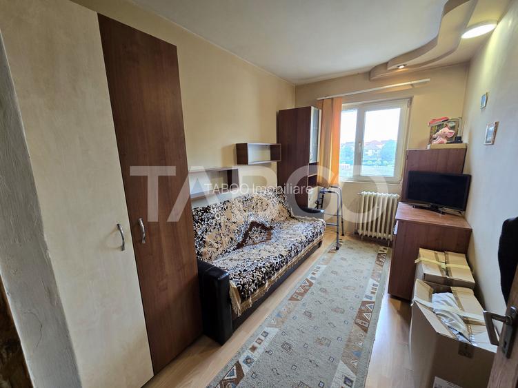 Apartament 3 camere decomandat 2 balcoane etaj 3 Central Sibiu - 4