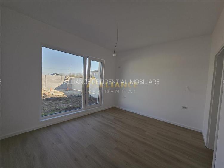 Casa parter- placa de beton- str asfaltata- 4 camere - 5