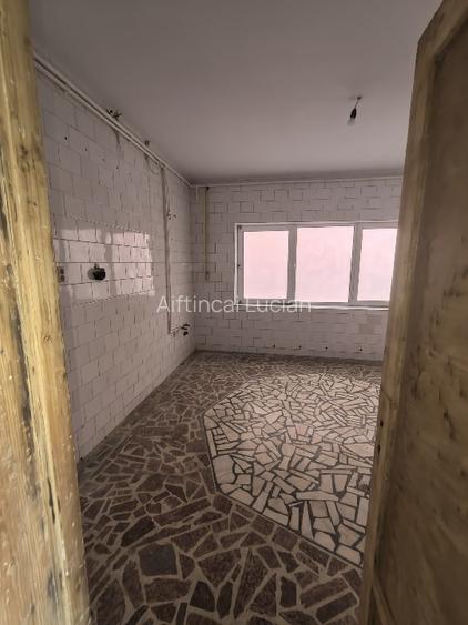 Casă situată Ultracentral având destinația de spatiu comercial cu 3 accese - 10