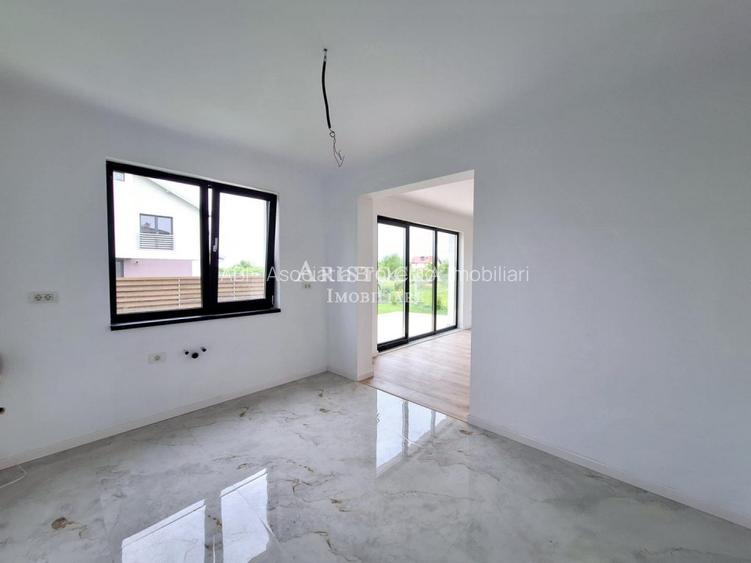 Vila 5 camere cu garaj langa Paradisul Verde - 11