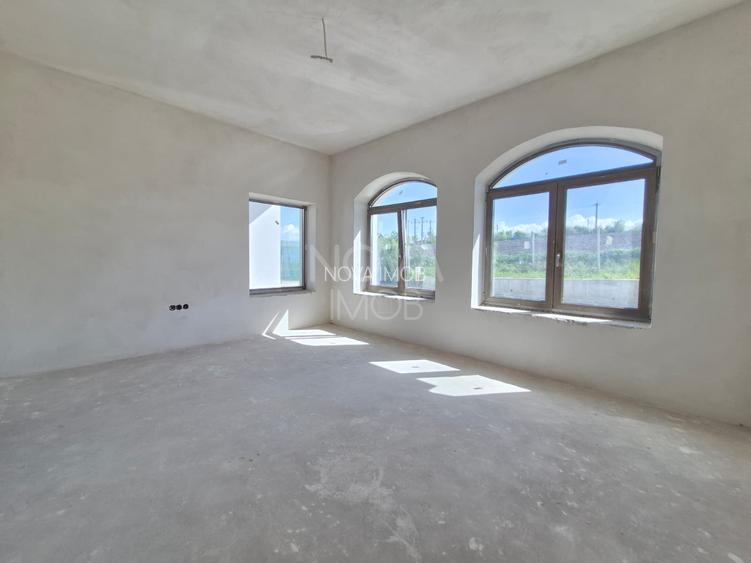 Casa generoasa cu 7 camere, 3 bai, dressing si parcare – Sura Mica - 6