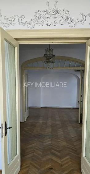 De vanzare Ap. 3 camere,pod, subsol in Vila, Hala Traian, sect. 3 - 4