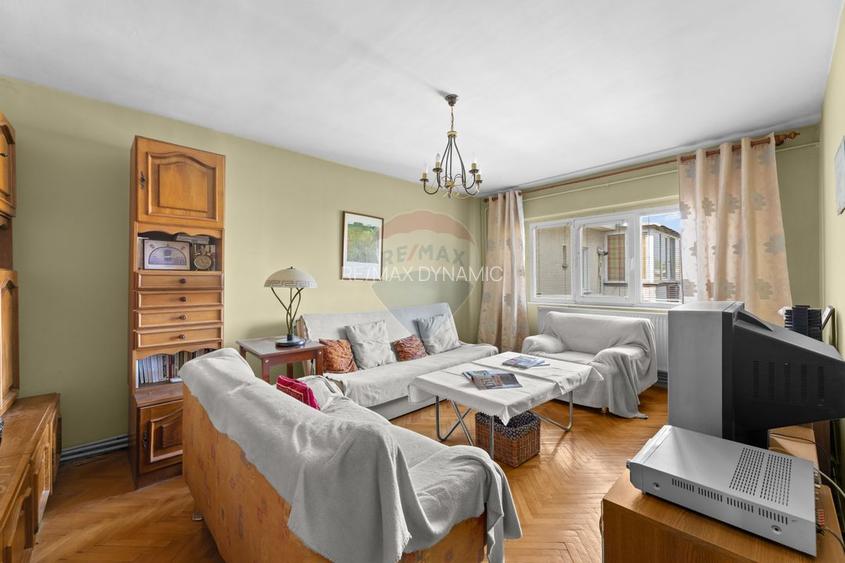 Apartament cu 3 camere de vânzare în zona Podgoria - 2