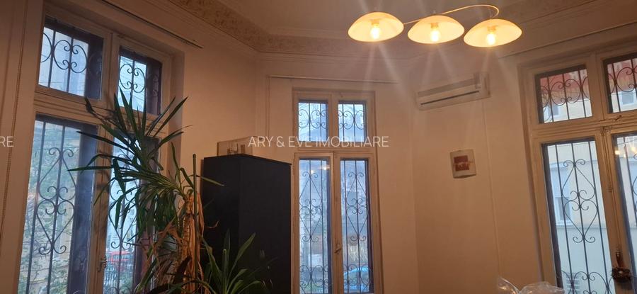 Noblețe Arhitecturală și Oază Verde: O Moștenire Vie cu Grădină Privată - 9