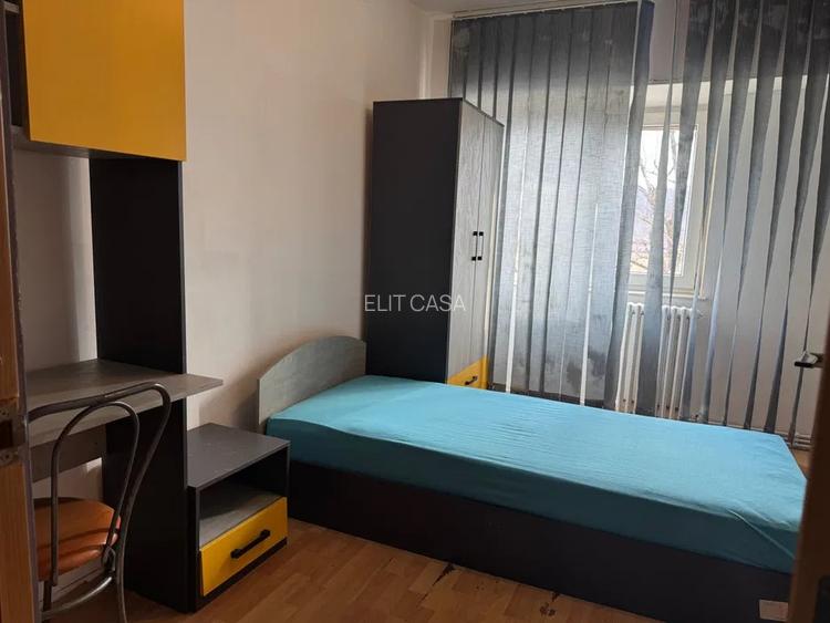 Apartament cu 3 camere, DECOMANDAT, zona Dacia - 3