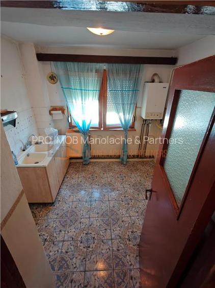 EXCLUSIVITATE! Apartament 3 camere cf 1 semidecomandat zona Micro 5 - 7
