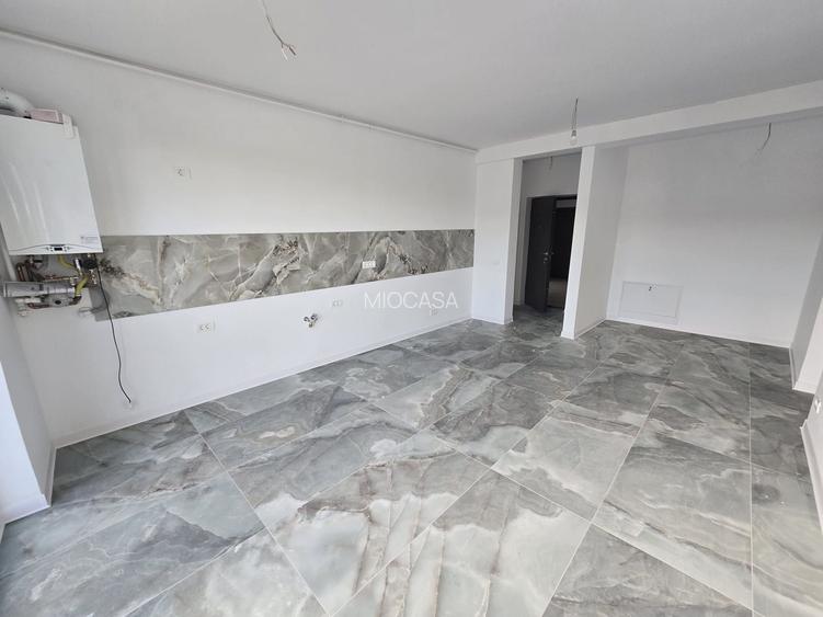 Finisat la cheie. Disponibil imediat. Boxa. La asfalt. - 2