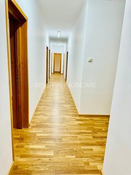 Proprietate spatioasa si versatila, formata din hochparter inalt si demisol - 16