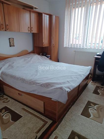 Apartament 3 camere, semidecomandat, zona centrala - 2