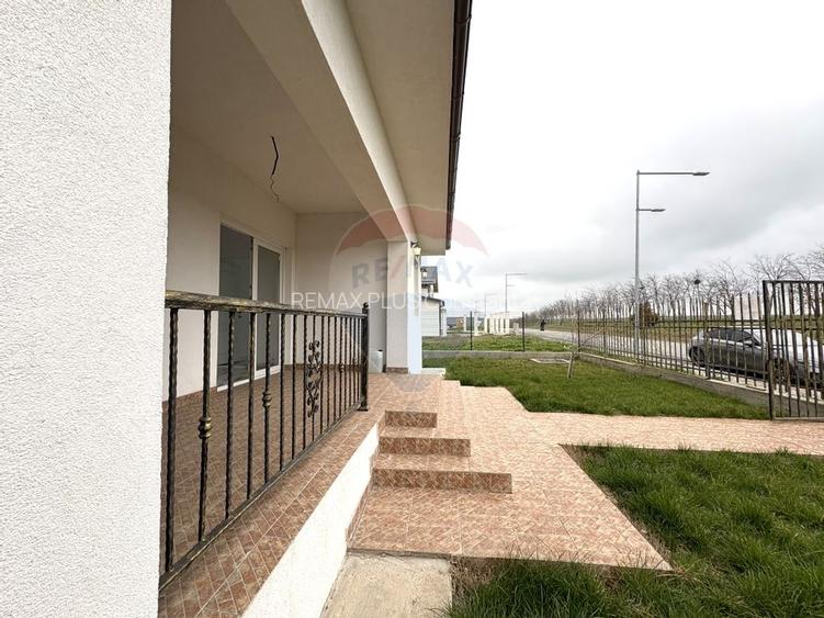 Casă cu 3 camere  toate utilitățile - 105.000E cu teren in  concesiune - 7