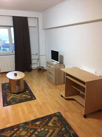 Gasoniera mare, moderna,  curata, cu vedere spectaculoasa la port. - 5