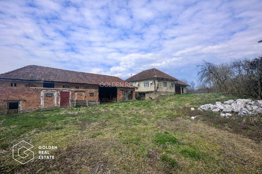 Casă cu teren generos 1.944 mp, Măgulicea, Vârfurile - 2