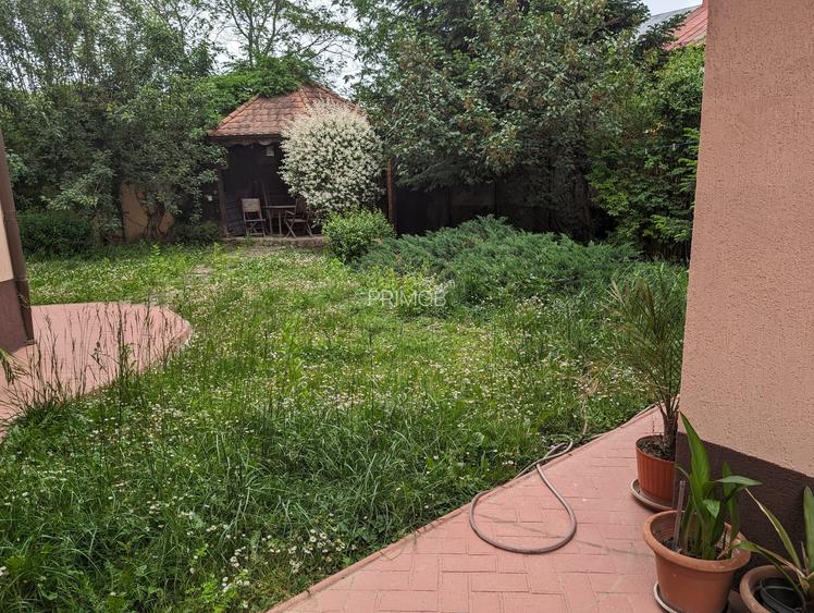 Eleganta si generoasa,robusta,str.linistita,sens unic,curte verde,intimitate,lux - 2