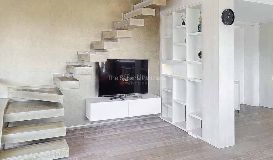 Priveliste Panoramica Spre Oras Si Masivul Tampa - 16