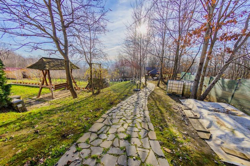 VILA DE LOCUIT/AFACERE CU TEREN GENEROS, DE VANZARE - 50