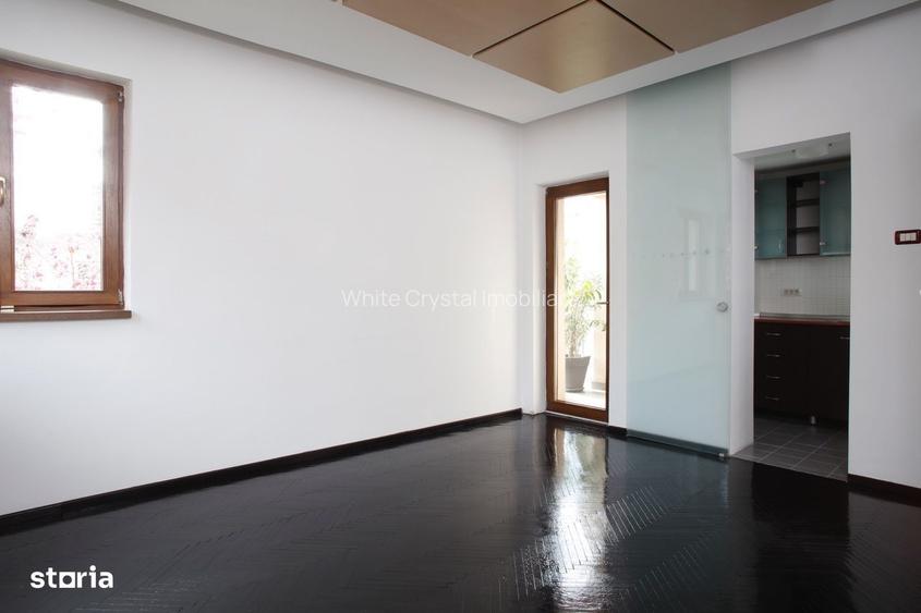 Închiriez apartament 2 camere + mansardă, Piața Muncii -Decebal, birou - 8