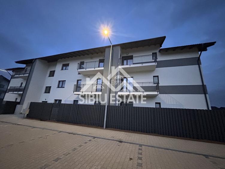 Apartament ,cu 2 camere si balcon, parcare inclusa, COMISION 0 - 7