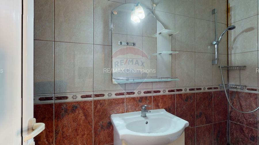 Casă individuală de vânzare | P+E+M | Central | Cristian - 15