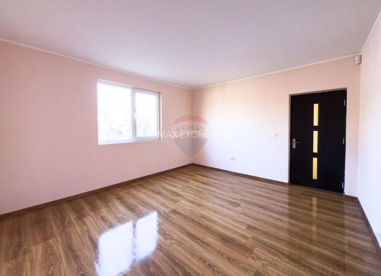 Casă / Vilă cu 8 camere de vânzare în zonă centrală - Urlati - 7