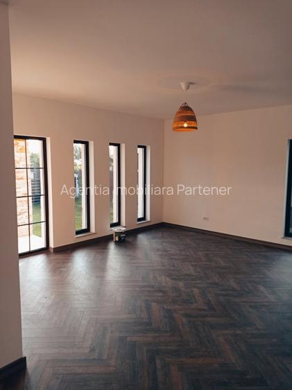 casa / vila Stefanesti , "La Cheie'' , finisaje + pozitie DEOSEBITA ! - 5