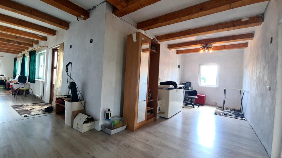 CASA DE VANZARE PODUL OLTULUI CU ACCES PRIVAT
