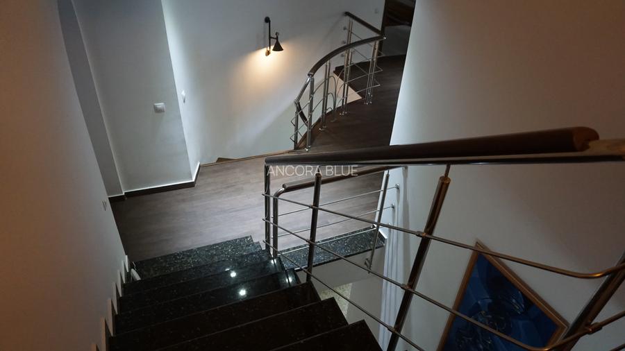 Vila superba in Padurea Baneasa, curte 5000 mp, piscina exterioara - 28