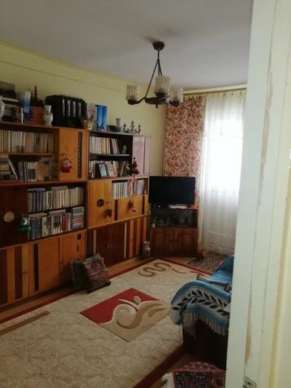 Apartament 3 camere, etajul 3/4, zona Alexandru cel Bun
