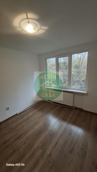 Apartament 2 camere, decomandat, zona Scoala nr. 11, Roman Neamt