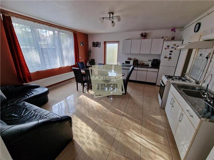 Vila pretabil investite cu suprafata utila 322 mp in zona Sub Arini - 11