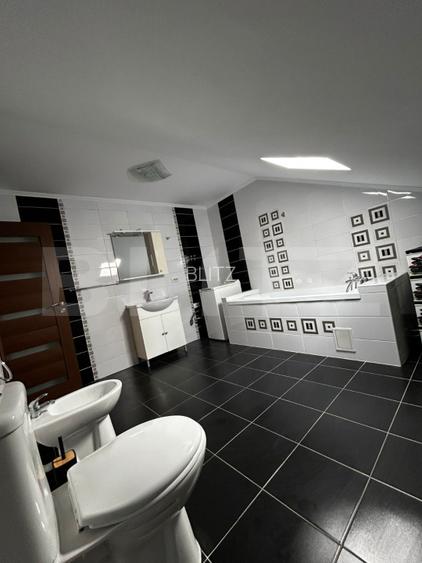 Ultracentral. Doua apartamente la casa , suprafata totala utila 150mp  - 11