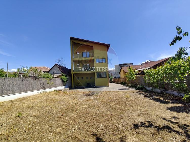 DE ÎNCHIRIAT – Spațiu comercial generos P+2 în zonă Centrală - 11