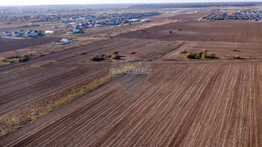 Vanzare teren intravilan 7,400 mp Sabareni / Strada Primaverii - 17