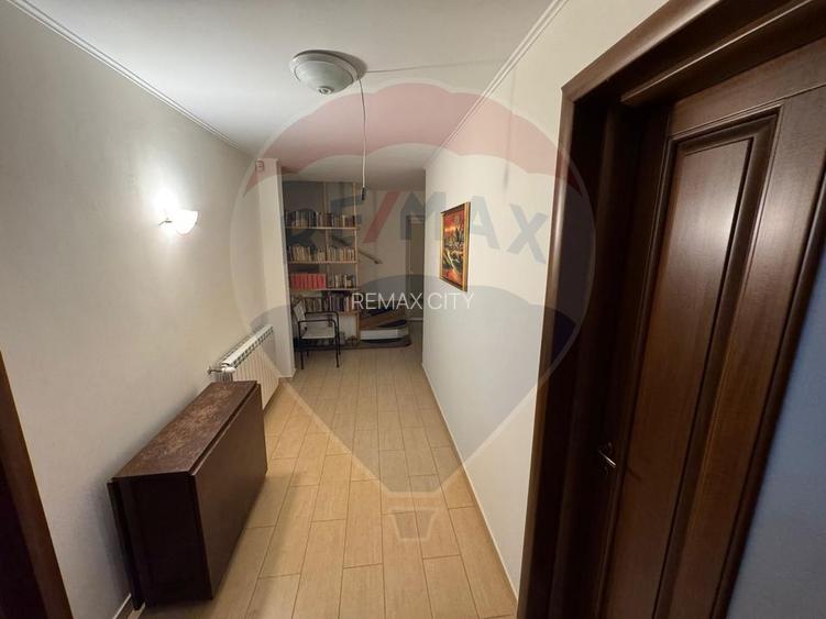 Casă / Vilă cu 6 camere de vânzare în zona Darmanesti - 50