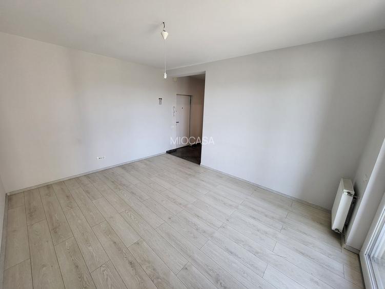 Bloc Nou. Etaj 1. Decomandat. Langa magazine si mijloace de transport - 3