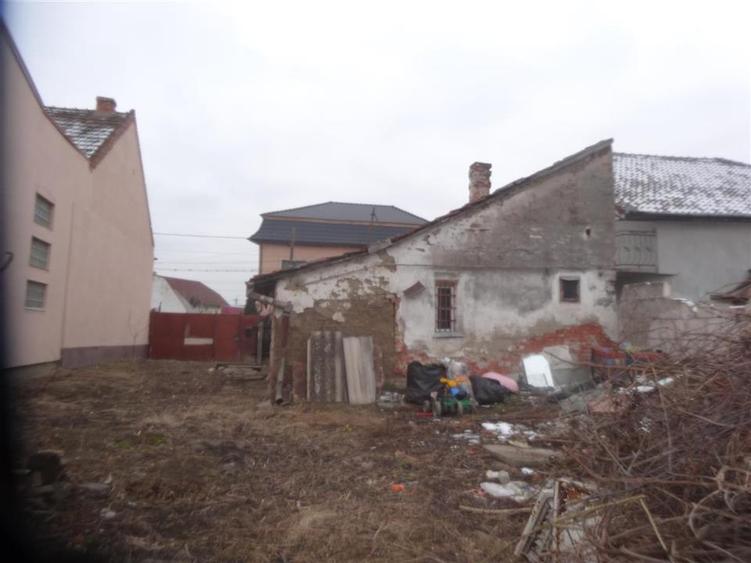 Loc de casa zona Parneava - Intim
