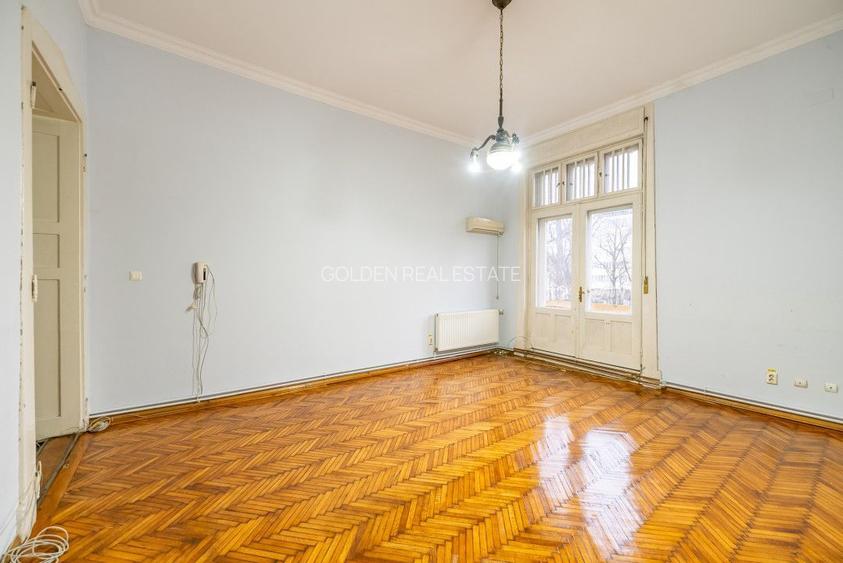Apartament nemobilat, 3 camere, etaj 1, Bld.Revoluției - 11